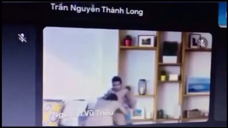 Học online quên không tắt camera lộ cảnh người tình đang bú mút