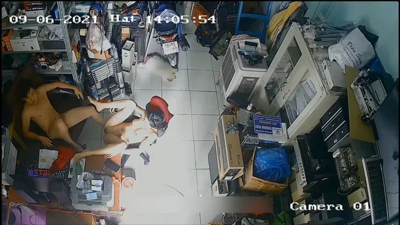 Người vợ chồng đụ nhau trong của cục thịt máy tính