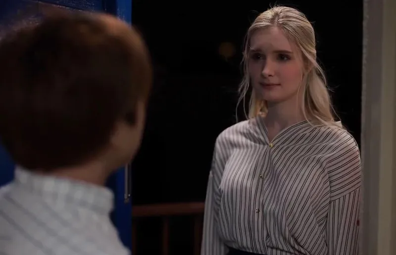 Cô đơn nơi xứ lạ với chồng yêu già, người vợ tây được anh nhà kế bên an ủi