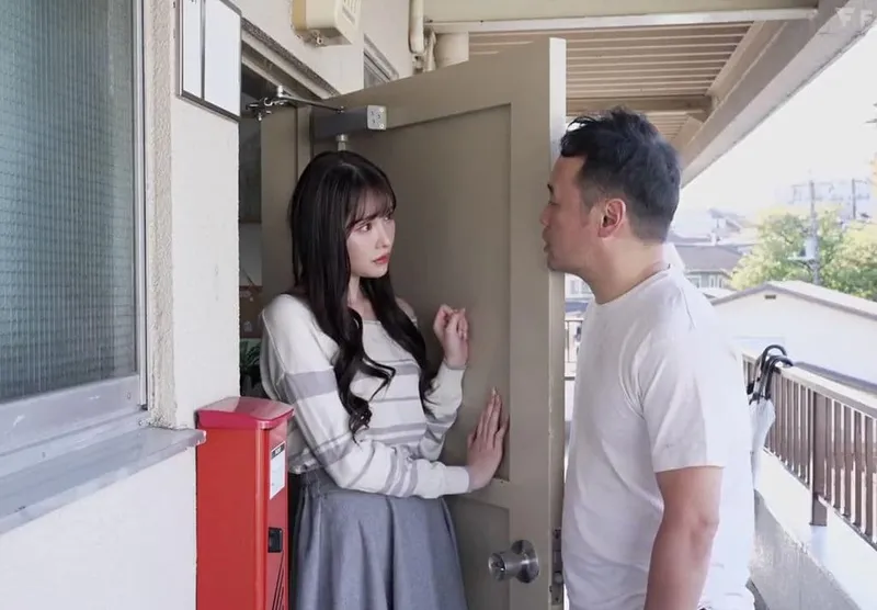 Người đẹp arina bị gã biến thái cạnh bên bắt cóc làm nô lệ khi chồng đã đi làm