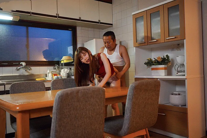 Trân châu bị ông xã mới của mẹ quan hệ mỗi ngày, cho dù đã có người yêu