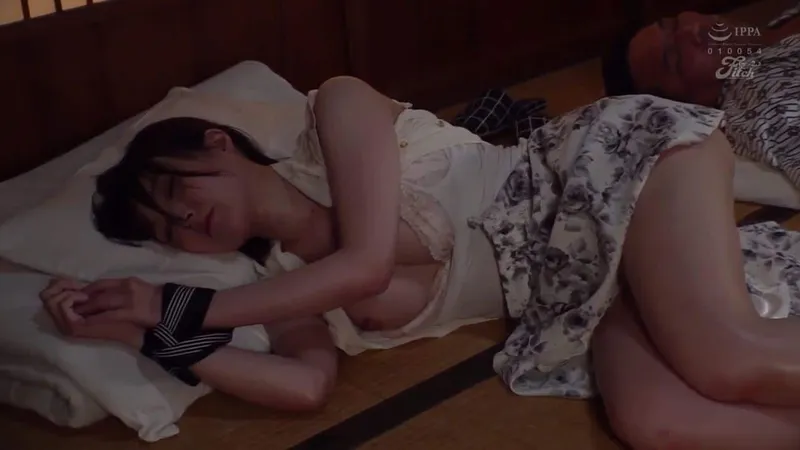 Xin chồng yêu đi công tác với sếp, nữ nhân viên rơi vào kế hoạch của ông tiền bối biến thái