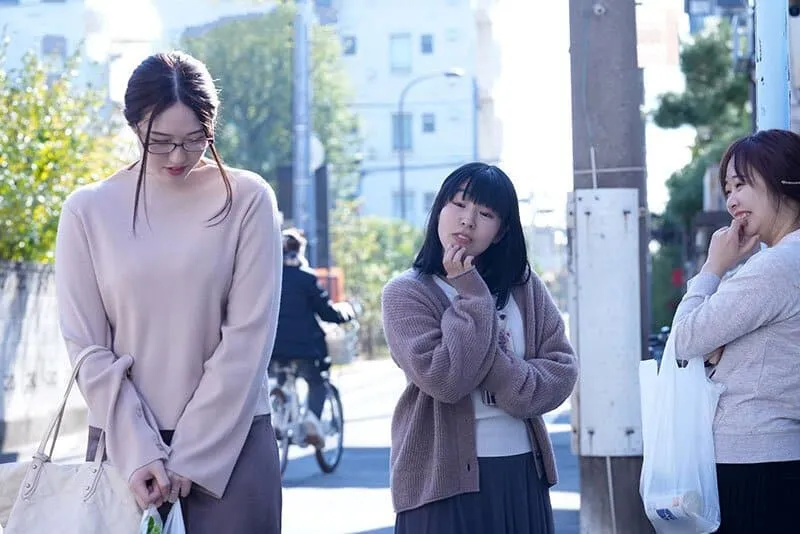 Trả thù mấy mụ gần nhà thường xuyên nói xấu bằng cách “cướp anh xã ả ta”