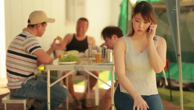 ông chồng khờ để vợ yêu tham gia sự kiện cắm trại với mấy gã gần nhà và cái kết