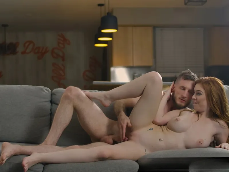 đang tăng ca mà eny cứ dùng lỗ lồn lôi kéo tôi doggy cùng em