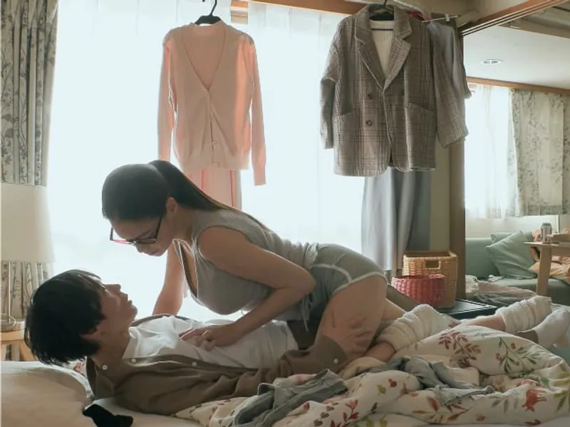 được chị nhà bên "an ủi" khi ghệ đi ngoại tình